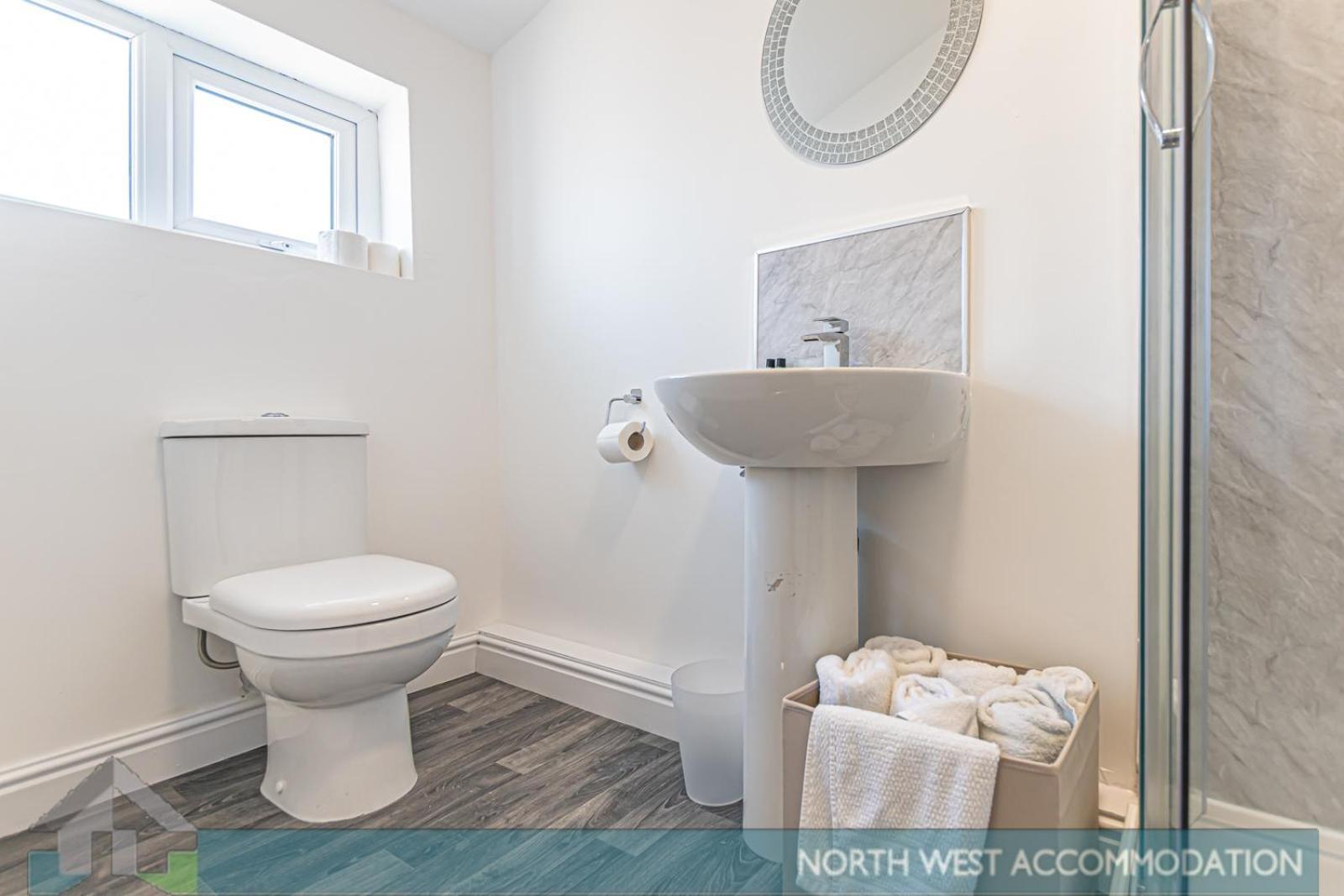Wellfield Serviced Accommodation Warrington Exteriör bild