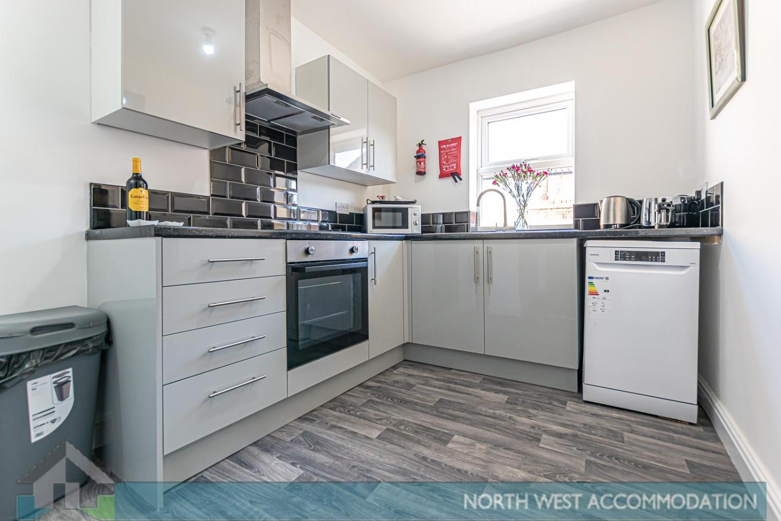 Wellfield Serviced Accommodation Warrington Exteriör bild
