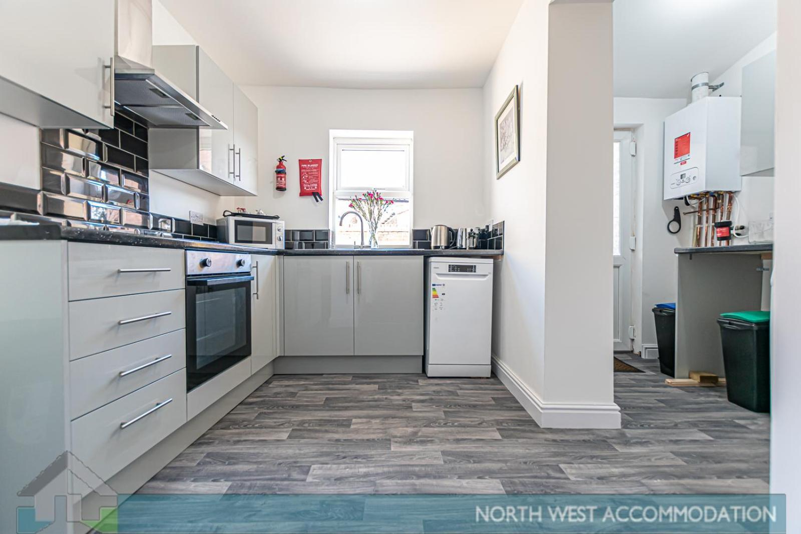 Wellfield Serviced Accommodation Warrington Exteriör bild