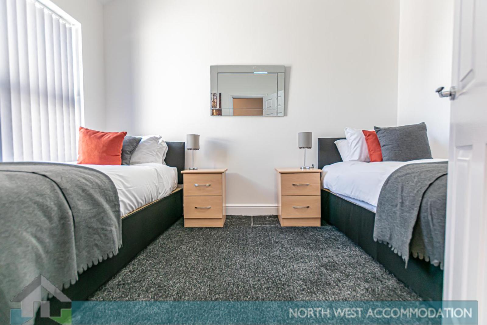 Wellfield Serviced Accommodation Warrington Exteriör bild