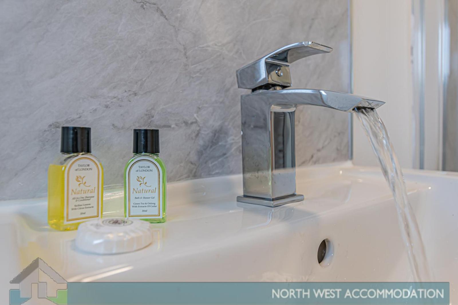 Wellfield Serviced Accommodation Warrington Exteriör bild