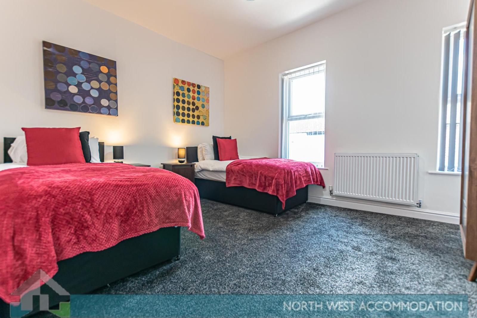 Wellfield Serviced Accommodation Warrington Exteriör bild