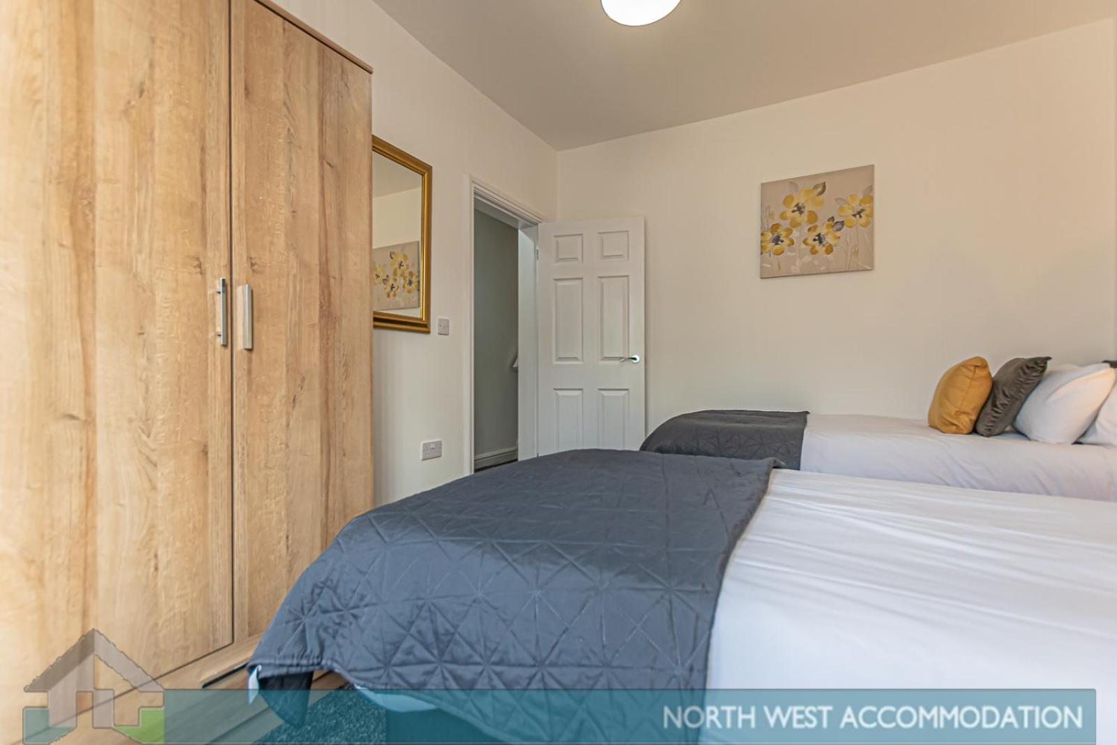 Wellfield Serviced Accommodation Warrington Exteriör bild