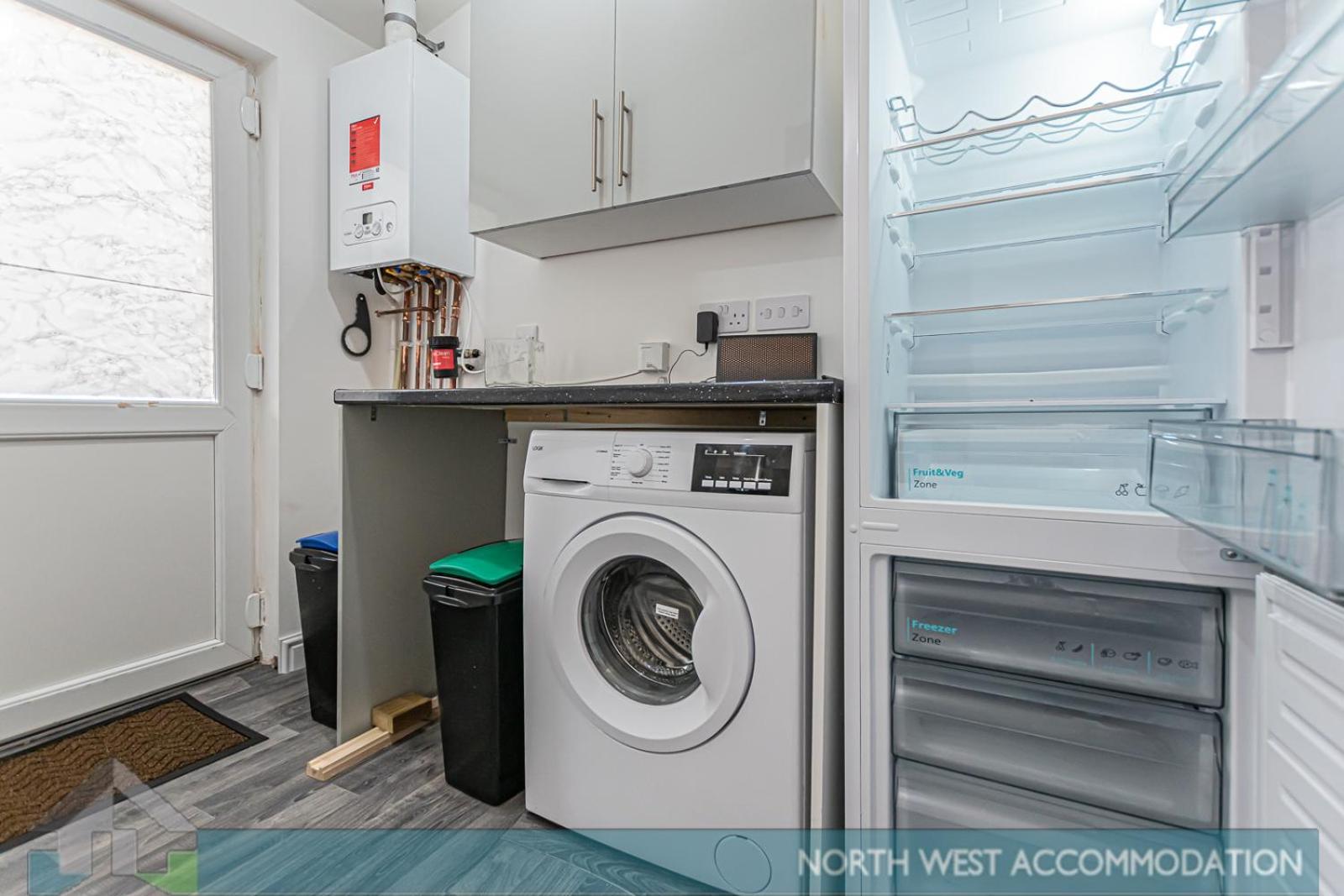 Wellfield Serviced Accommodation Warrington Exteriör bild