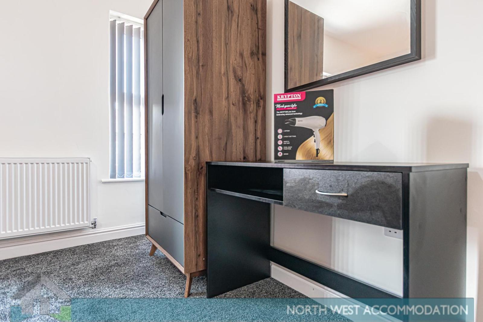 Wellfield Serviced Accommodation Warrington Exteriör bild